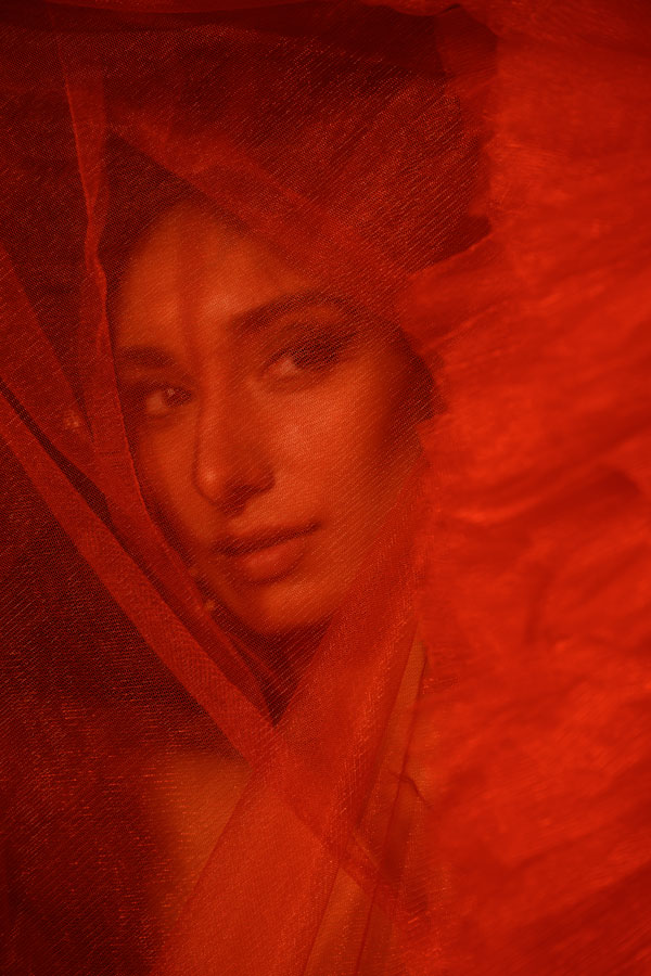 Editorial teaser Veil of Color